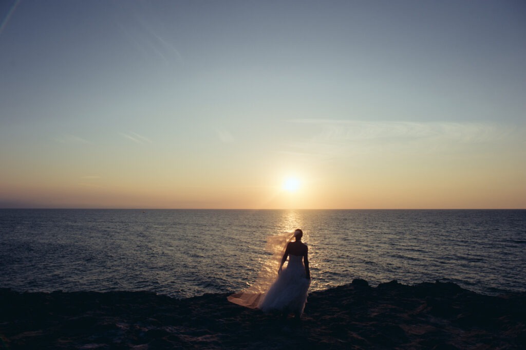 Photographe mariage Biarritz coucher de soleil océan Pays Basque lumière dorée
